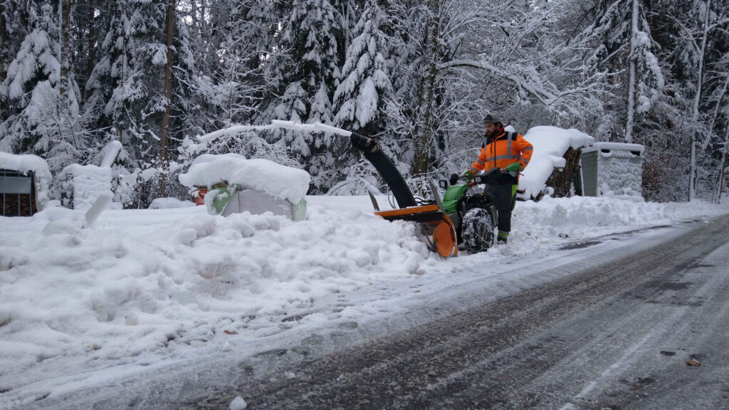 Schneeschleuder an Einachser